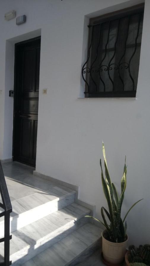 Phoeve Apt-Lovely 1-Br Rental Near The Beach Kalathas Exterior foto