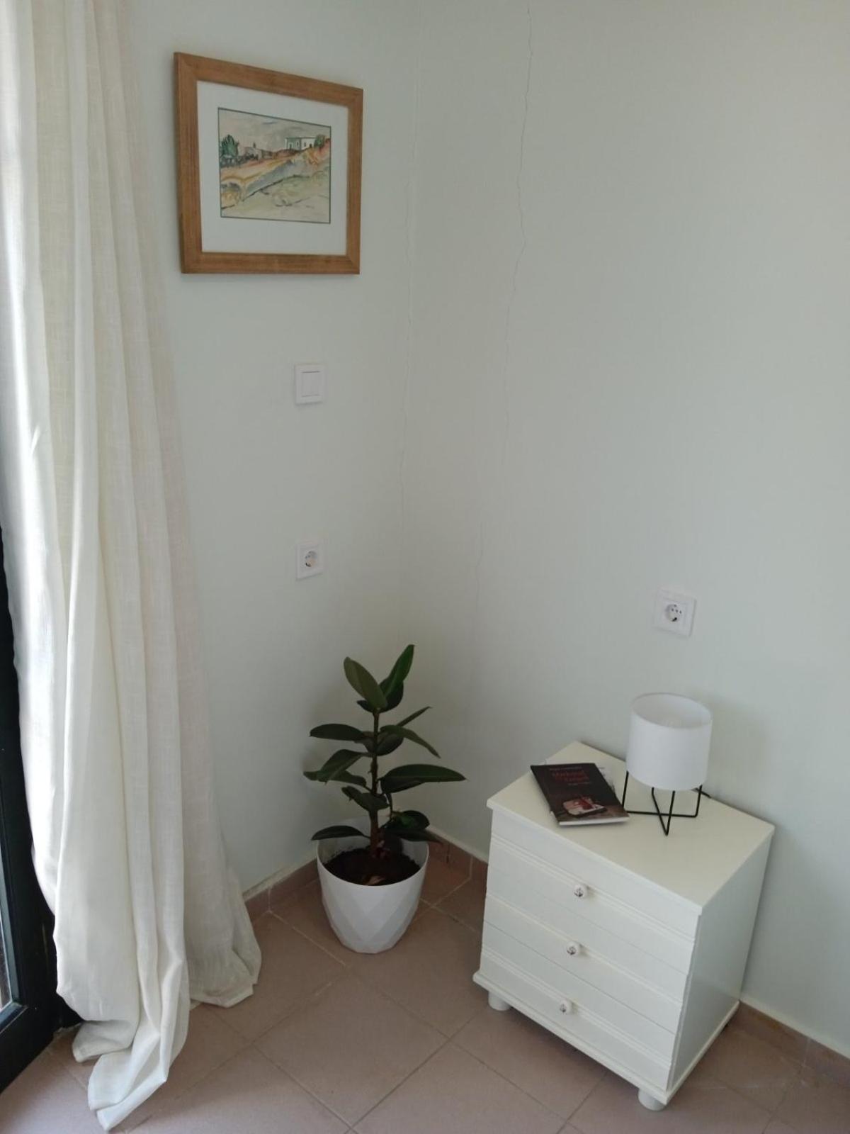 Phoeve Apt-Lovely 1-Br Rental Near The Beach Kalathas Exterior foto